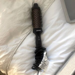 Amika blowout babe thermal brush